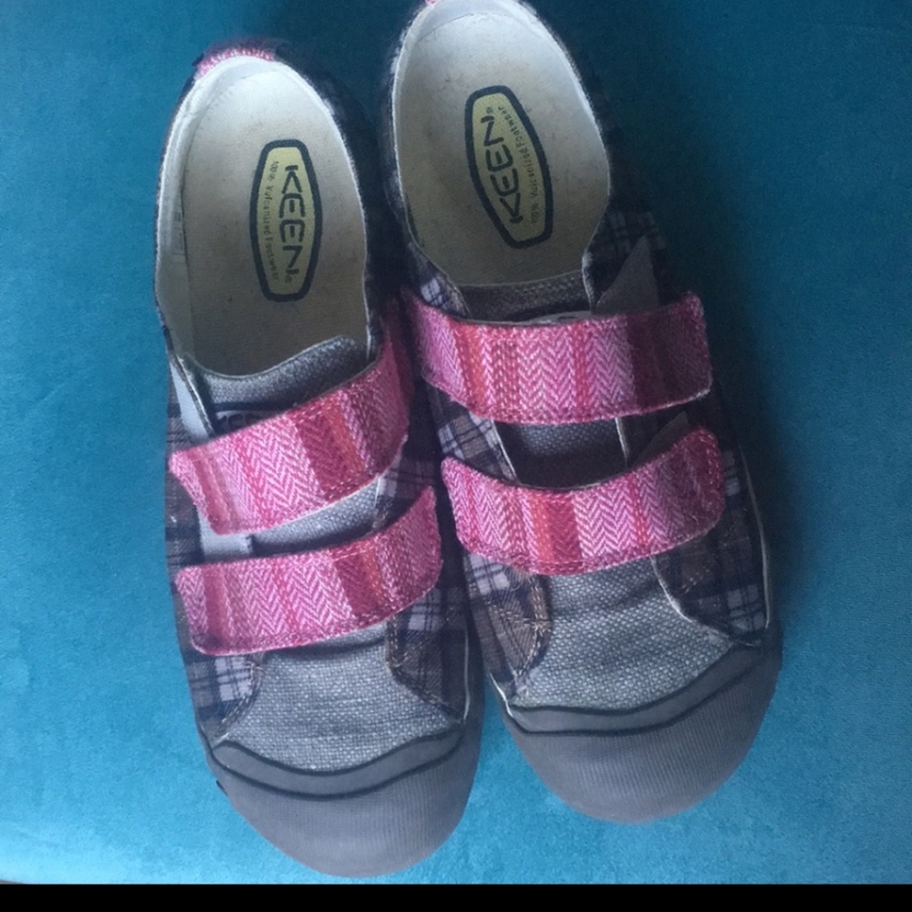 Cute Pink Keens! Size 11